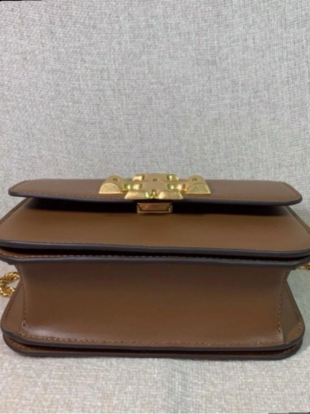 Tory Burch Eleanor Bag, Classic Tan Color & Stylish Gold Chain Strap - Picture 8 of 8